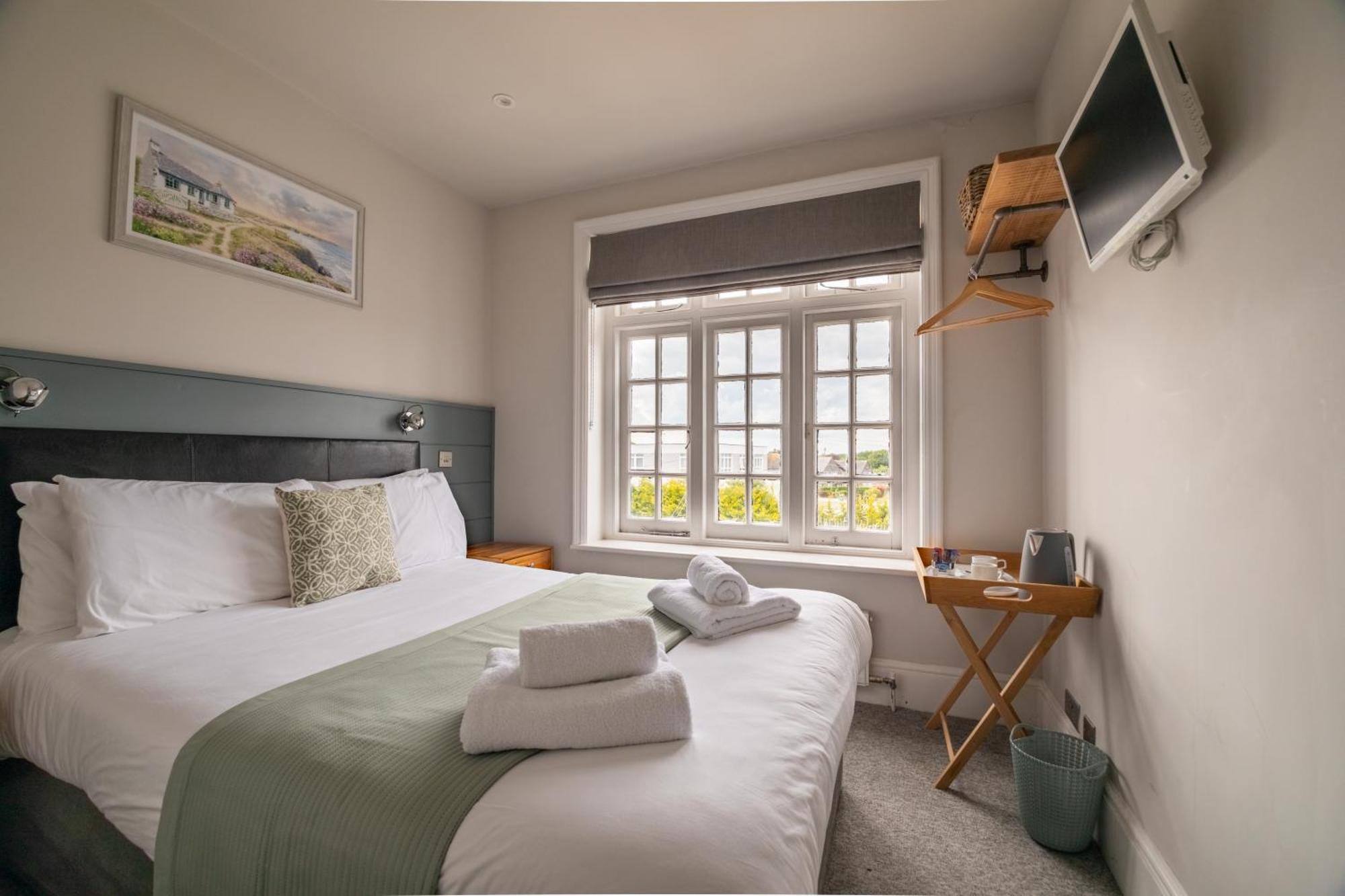 The Bay Hotel Певенсі Екстер'єр фото