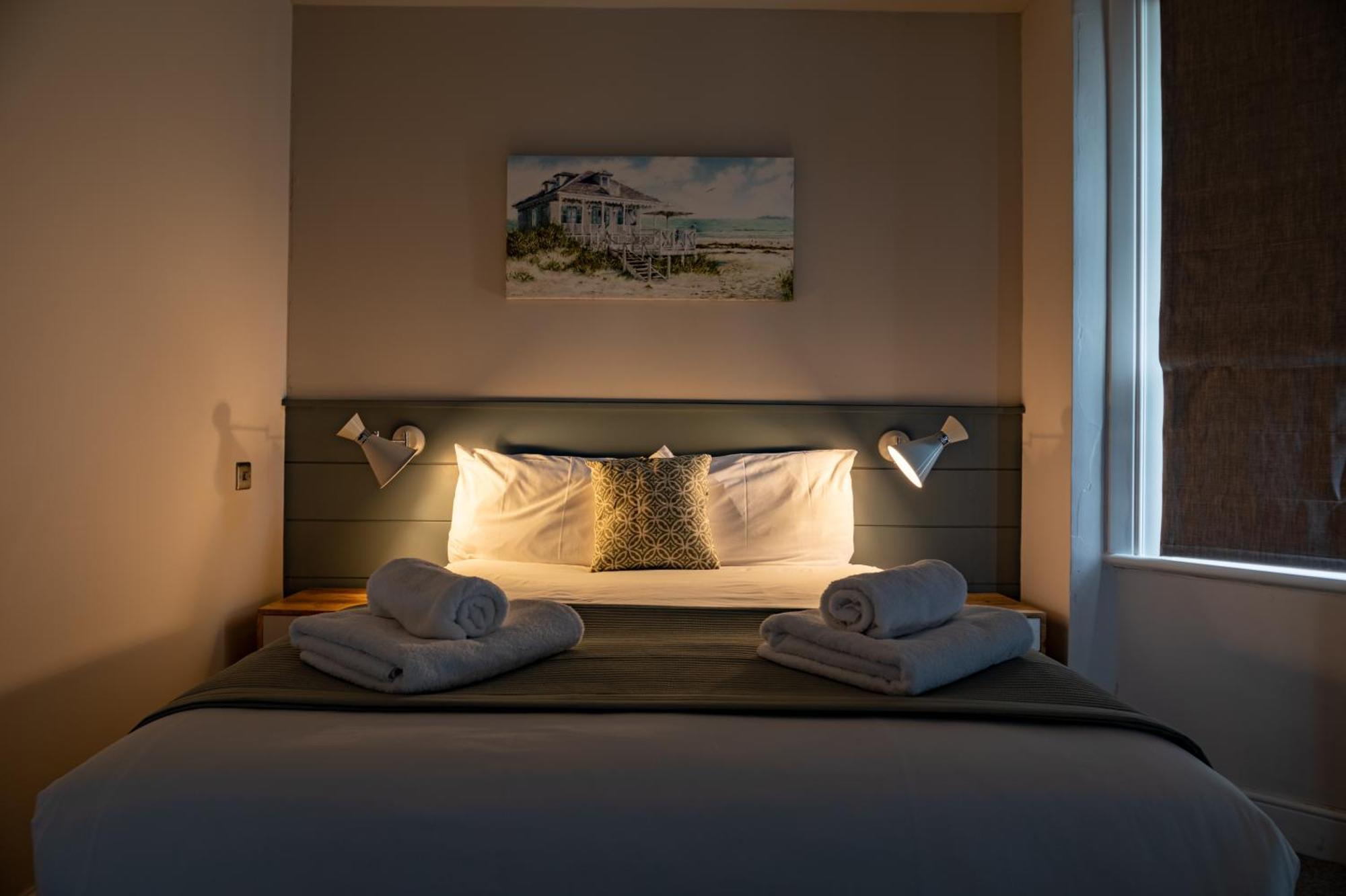The Bay Hotel Певенсі Екстер'єр фото