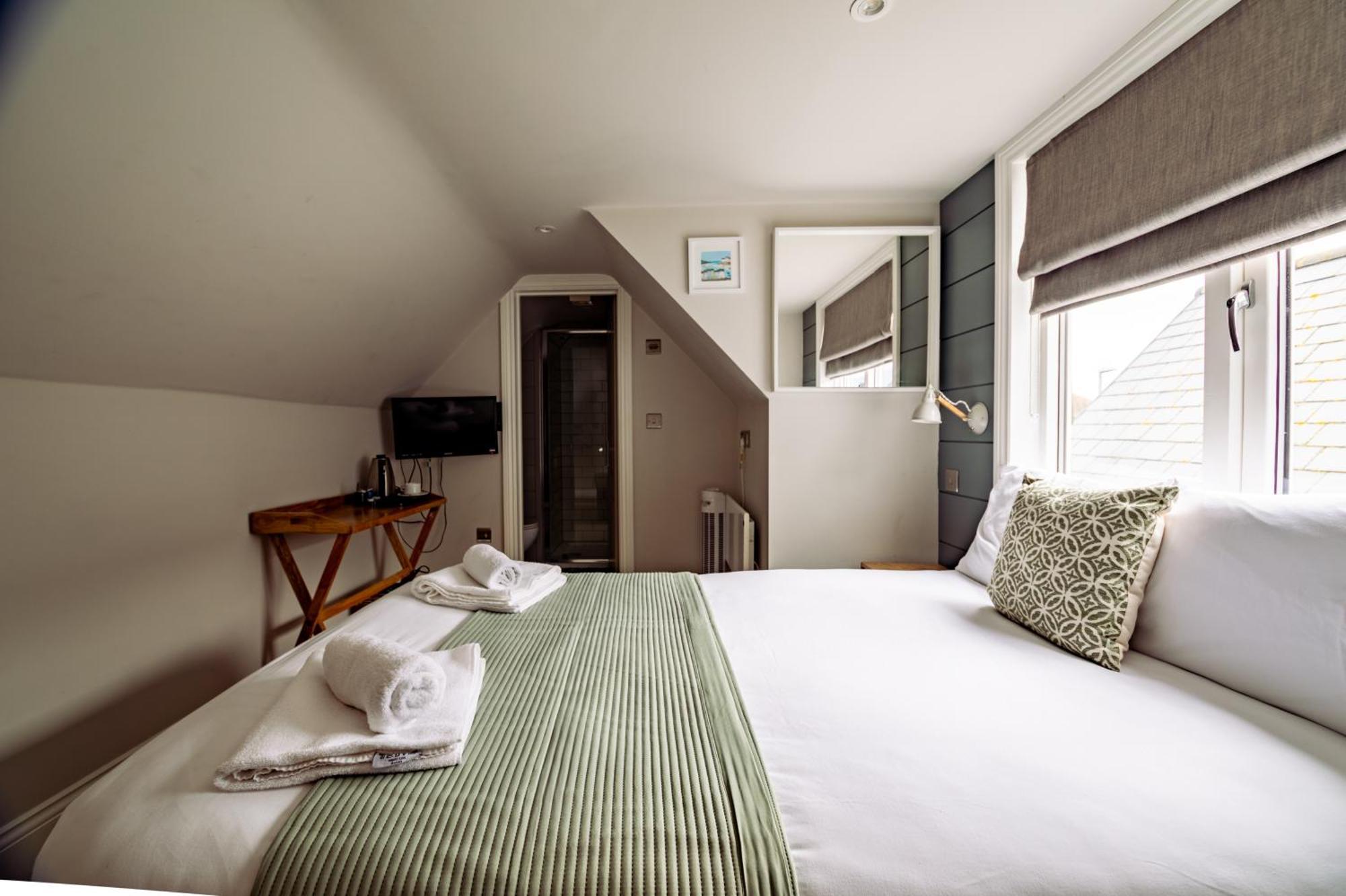 The Bay Hotel Певенсі Екстер'єр фото