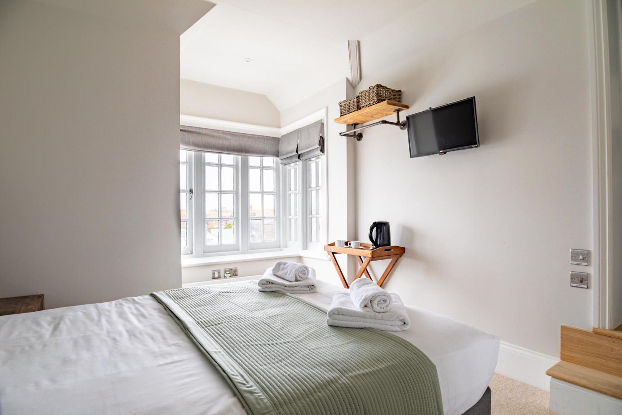 The Bay Hotel Певенсі Екстер'єр фото